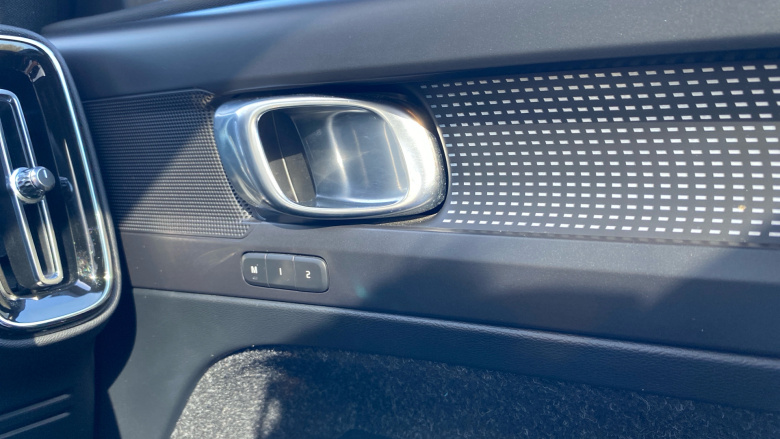 Volvo Xc40 2.0 D4 [190] R DESIGN Pro 5dr AWD Geartronic Diesel Estate